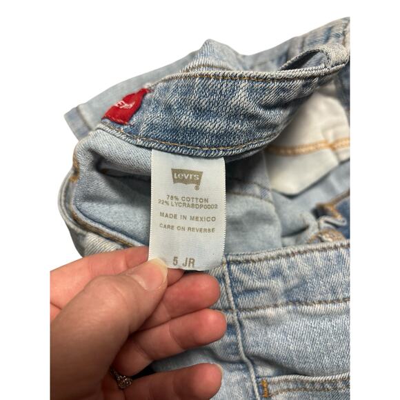 Y2K Levi's Too Superlow Stretch Denim Shorts 5 JR
Light Wash Low Rise - Picture 3 of 7